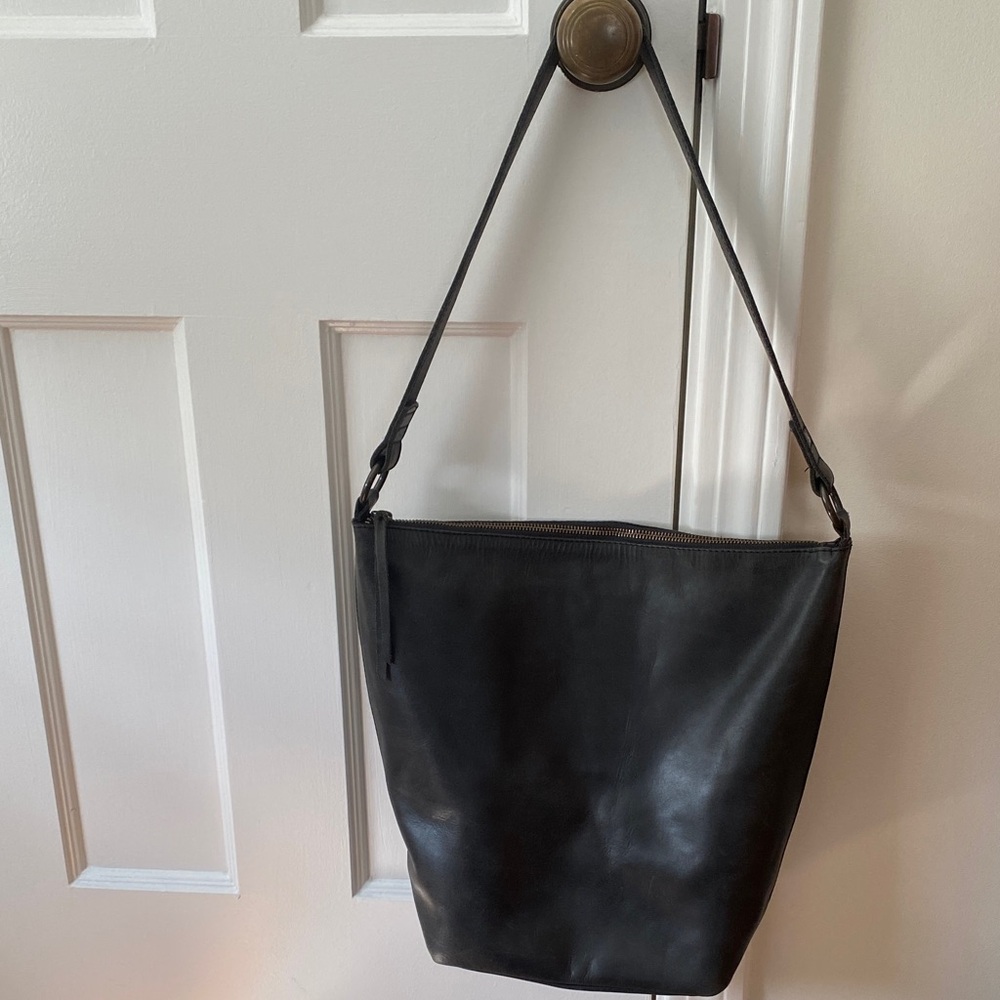Elegant Black Leather Women's Shoulder Bag